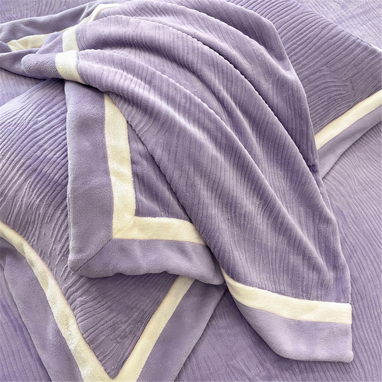 91家纺网 家纺一手货源 找家纺 家居1号家纺 2025新款230克全消光瑞丽牛奶绒烂花四件套（控价标准258加大278 会员优惠10元） 瑞丽-优雅紫