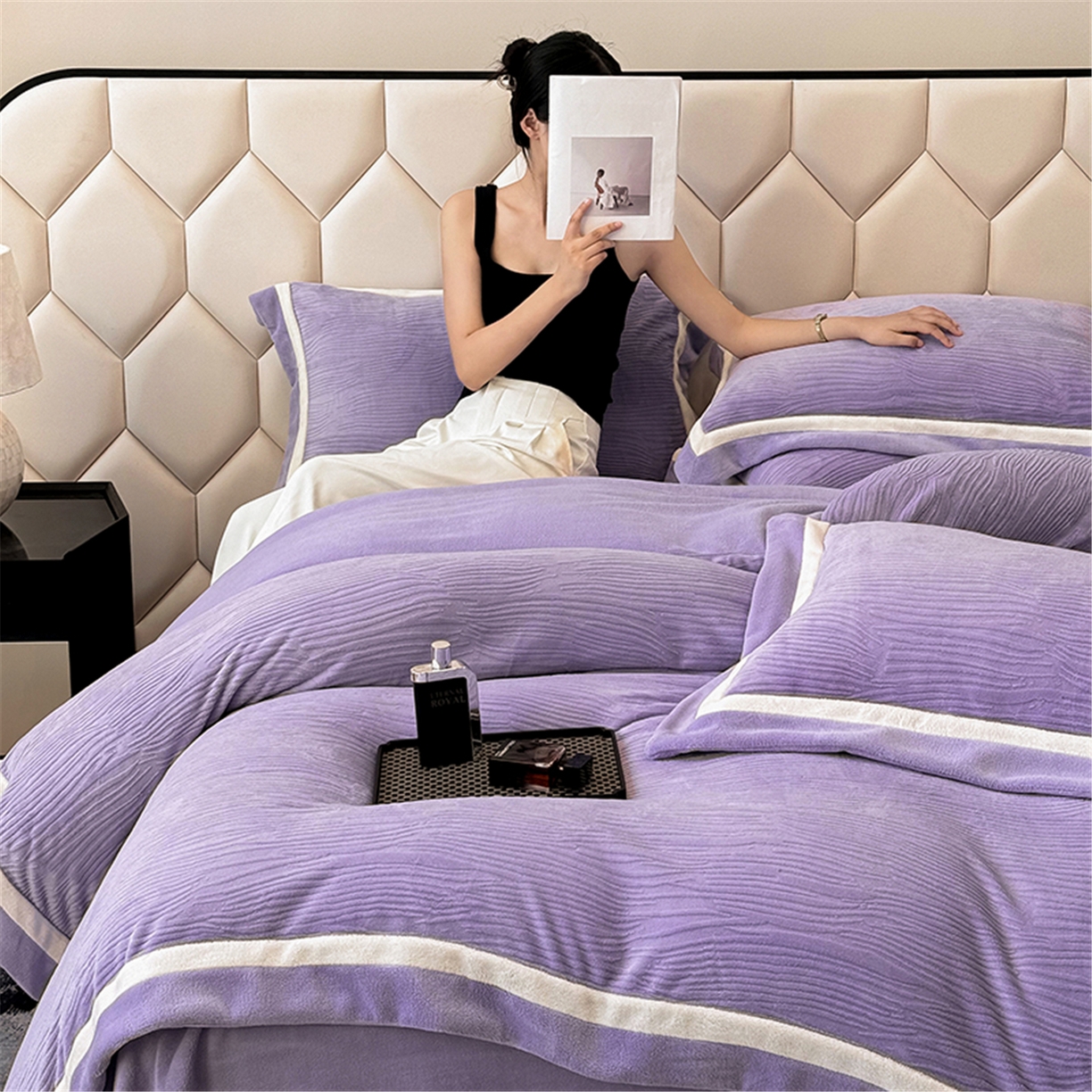 91家纺网 家纺一手货源 找家纺 家居1号家纺 2025新款230克全消光瑞丽牛奶绒烂花四件套（控价标准258加大278 会员优惠10元） 瑞丽-优雅紫