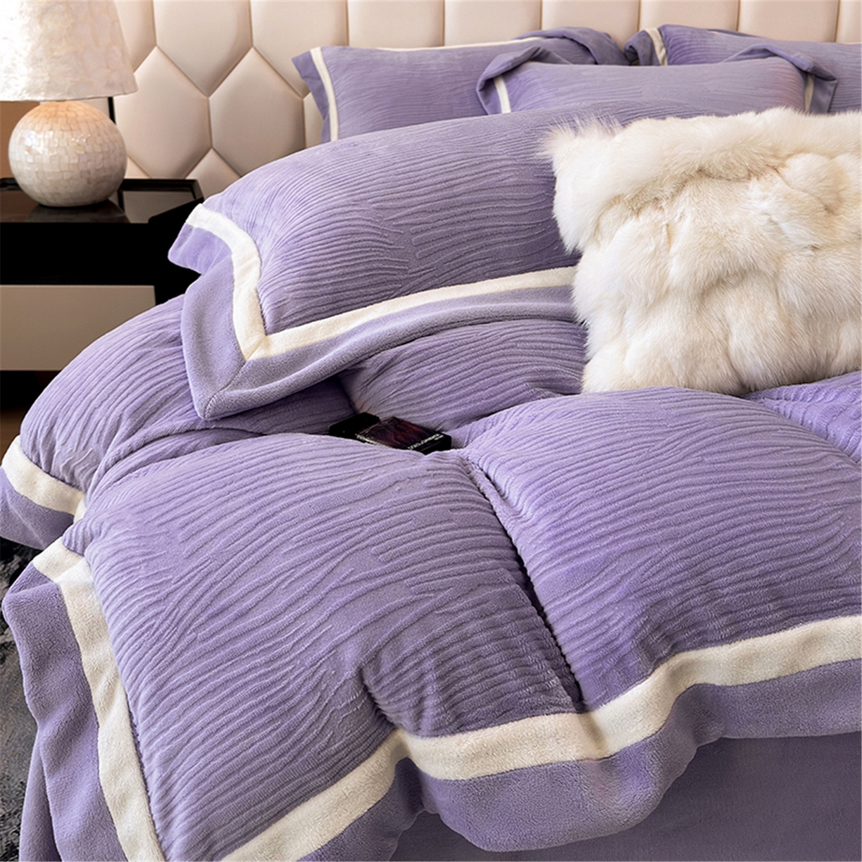 91家纺网 家纺一手货源 找家纺 家居1号家纺 2025新款230克全消光瑞丽牛奶绒烂花四件套（控价标准258加大278 会员优惠10元） 瑞丽-优雅紫