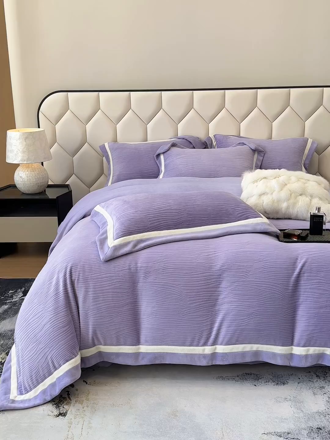 91家纺网 家纺一手货源 找家纺 家居1号家纺 2025新款230克全消光瑞丽牛奶绒烂花四件套（控价标准258加大278 会员优惠10元） 瑞丽-优雅紫