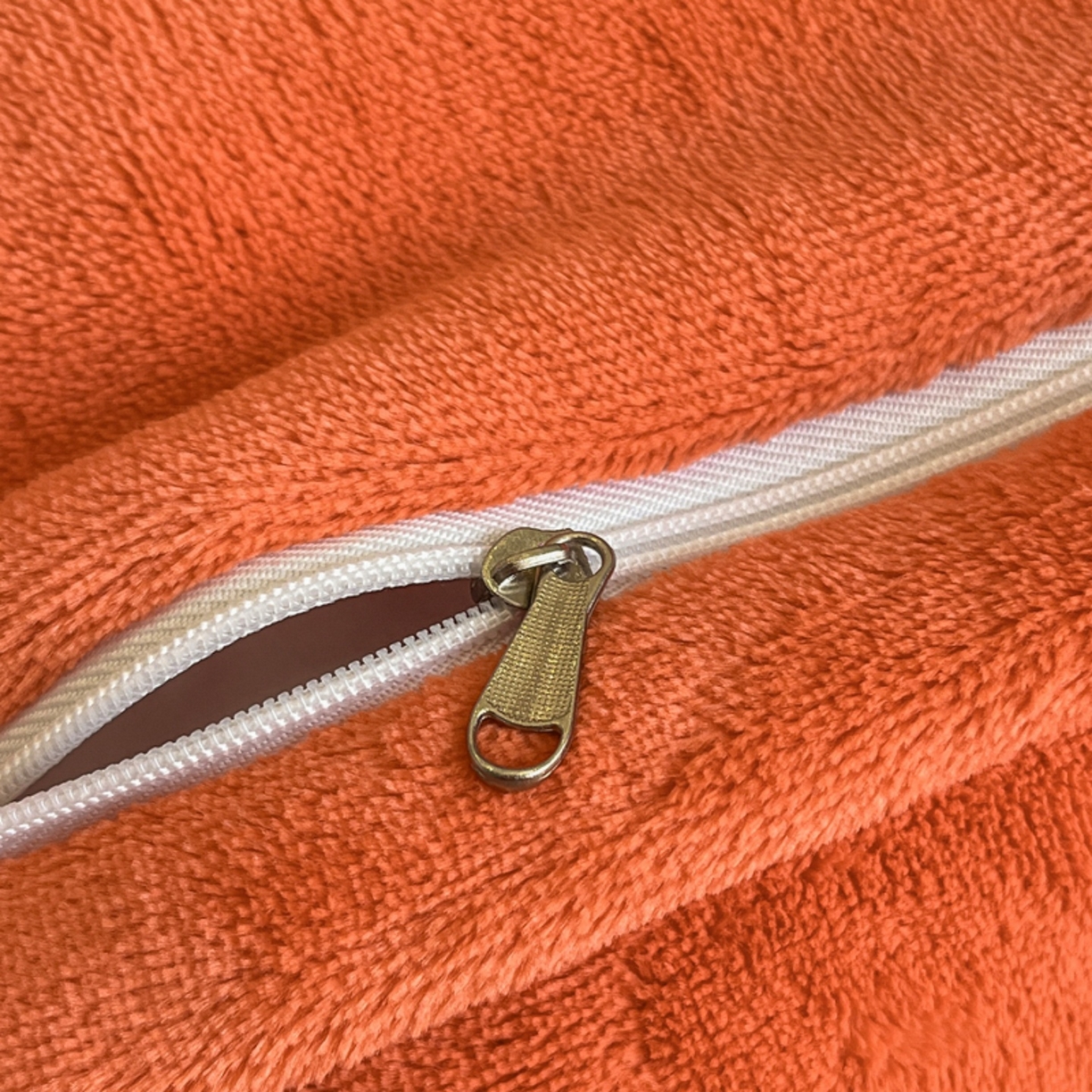 91家纺网 家纺一手货源 找家纺 露梦家纺 2025新款A类牛奶绒工艺款刺绣四件套-艾伦系列（提供买家秀） 艾伦-玛仕橙