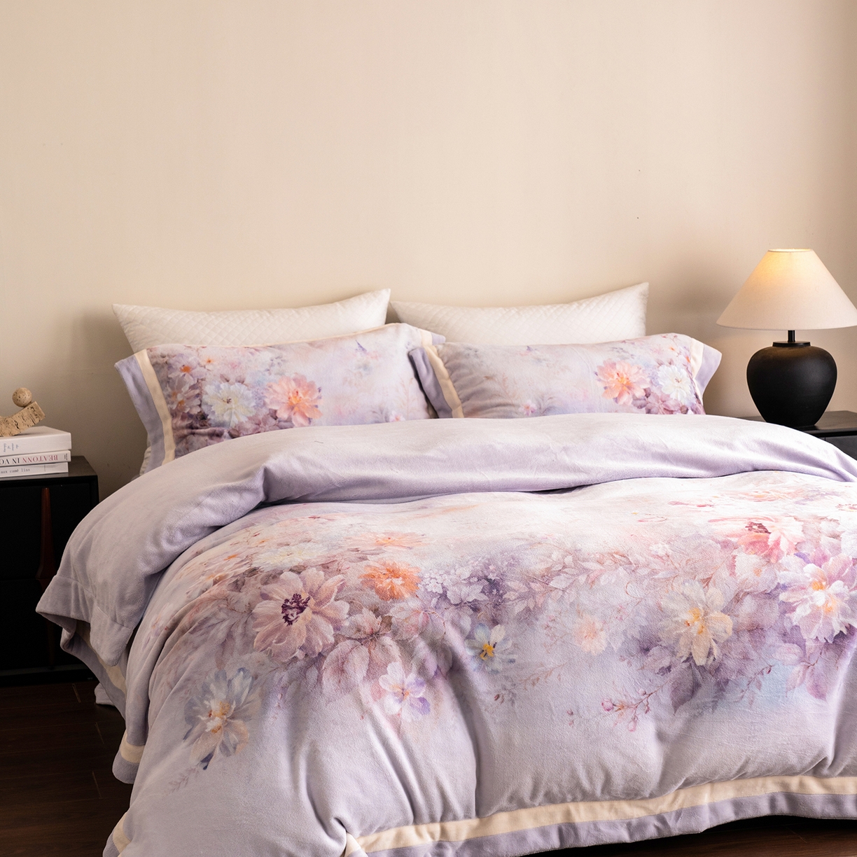 91家纺网 家纺一手货源 找家纺 佳汐蓝家纺 2025新款全消光牛奶绒数码印花四件套-沁园春系列 沁园春-紫