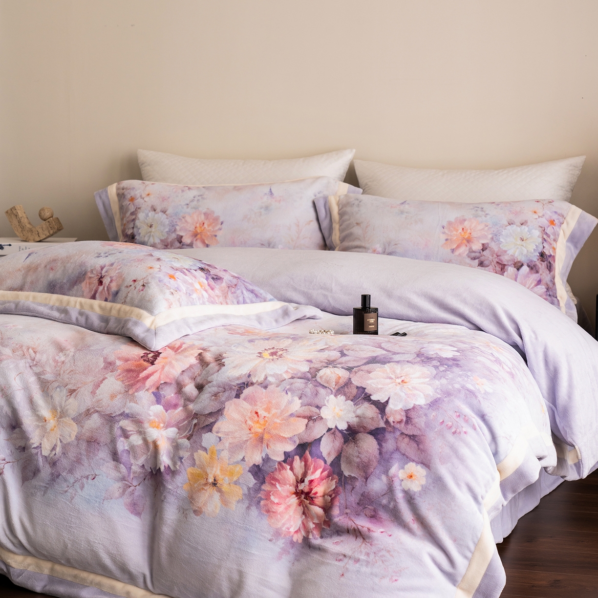 91家纺网 家纺一手货源 找家纺 佳汐蓝家纺 2025新款全消光牛奶绒数码印花四件套-沁园春系列 沁园春-紫