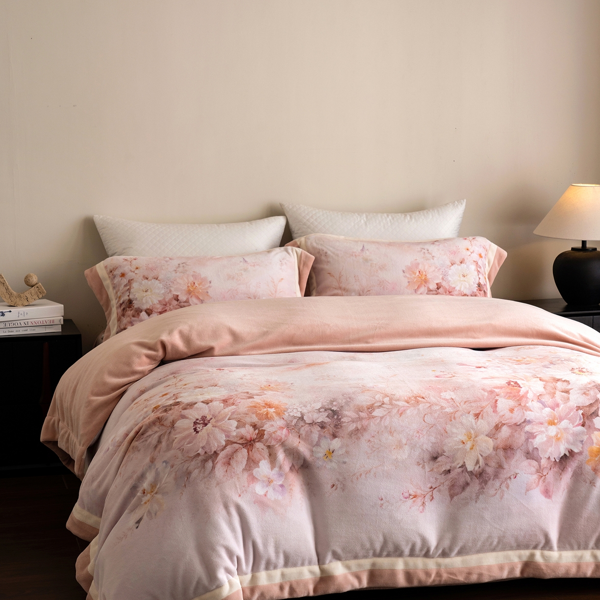 91家纺网 家纺一手货源 找家纺 佳汐蓝家纺 2025新款全消光牛奶绒数码印花四件套-沁园春系列 沁园春-红