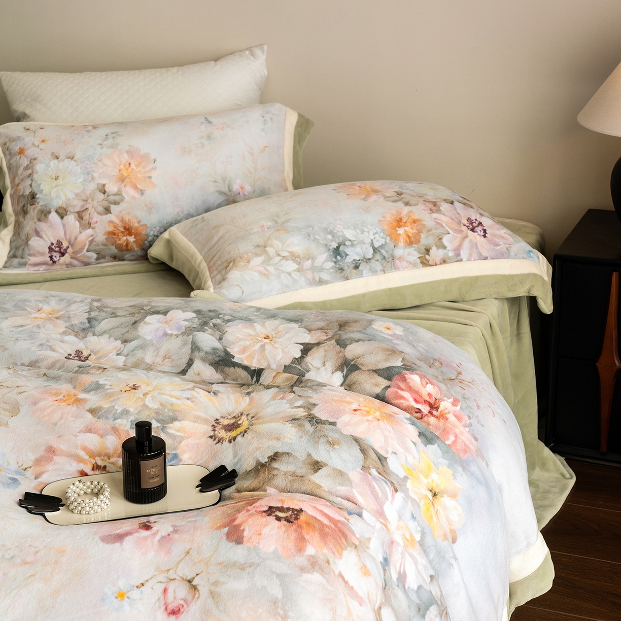 91家纺网 家纺一手货源 找家纺 佳汐蓝家纺 2025新款全消光牛奶绒数码印花四件套-沁园春系列 沁园春-绿