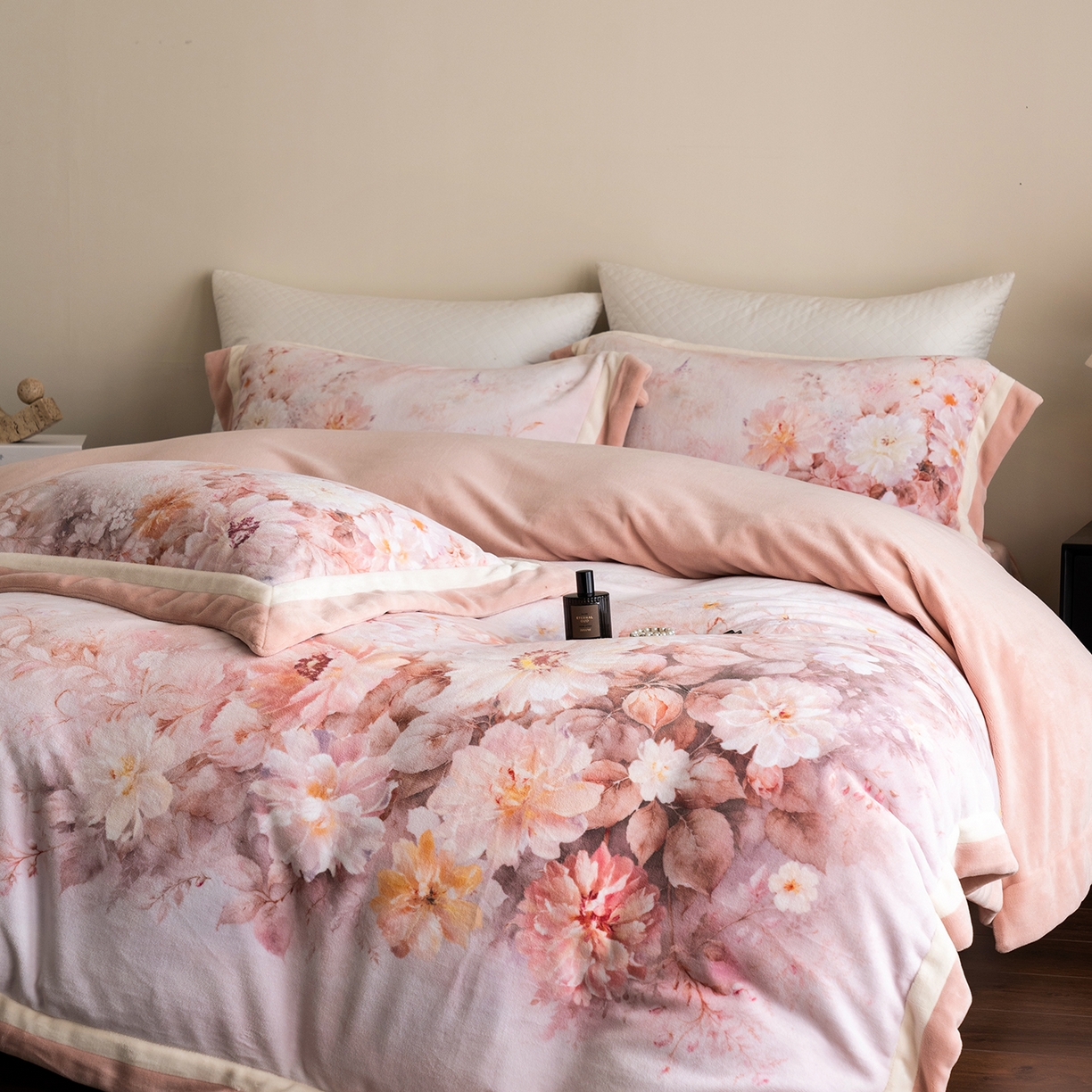 91家纺网 家纺一手货源 找家纺 佳汐蓝家纺 2025新款全消光牛奶绒数码印花四件套-沁园春系列 沁园春-红