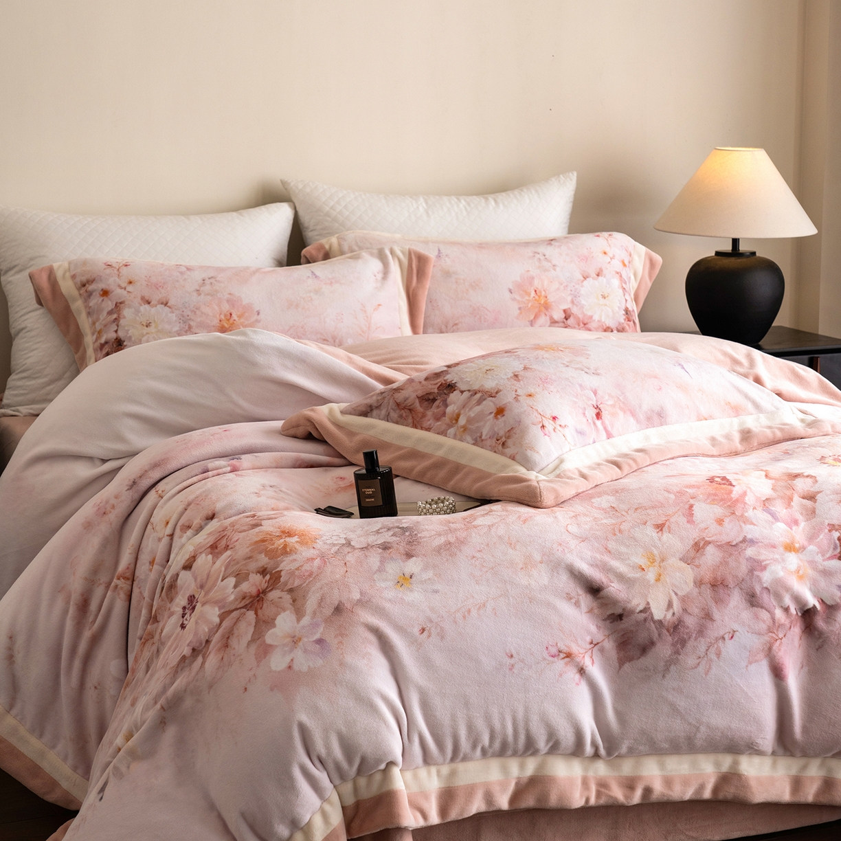 91家纺网 家纺一手货源 找家纺 （总）佳汐蓝家纺 2025新款全消光牛奶绒数码印花四件套-沁园春系列