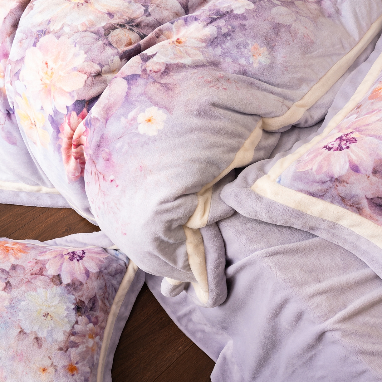 91家纺网 家纺一手货源 找家纺 佳汐蓝家纺 2025新款全消光牛奶绒数码印花四件套-沁园春系列 沁园春-紫