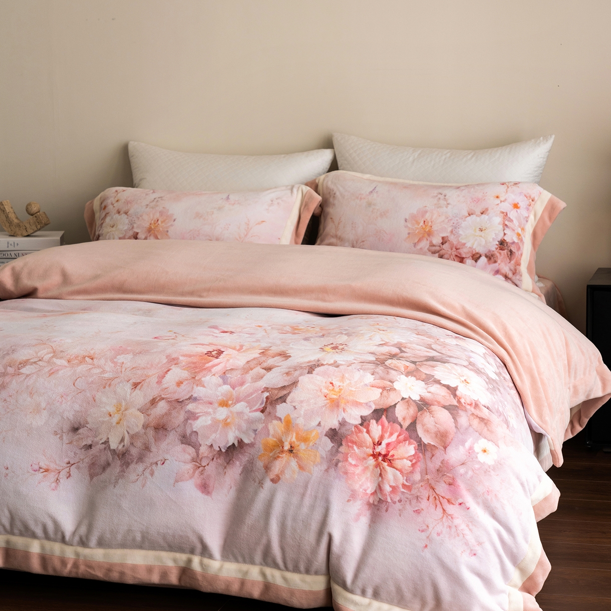 91家纺网 家纺一手货源 找家纺 佳汐蓝家纺 2025新款全消光牛奶绒数码印花四件套-沁园春系列 沁园春-红