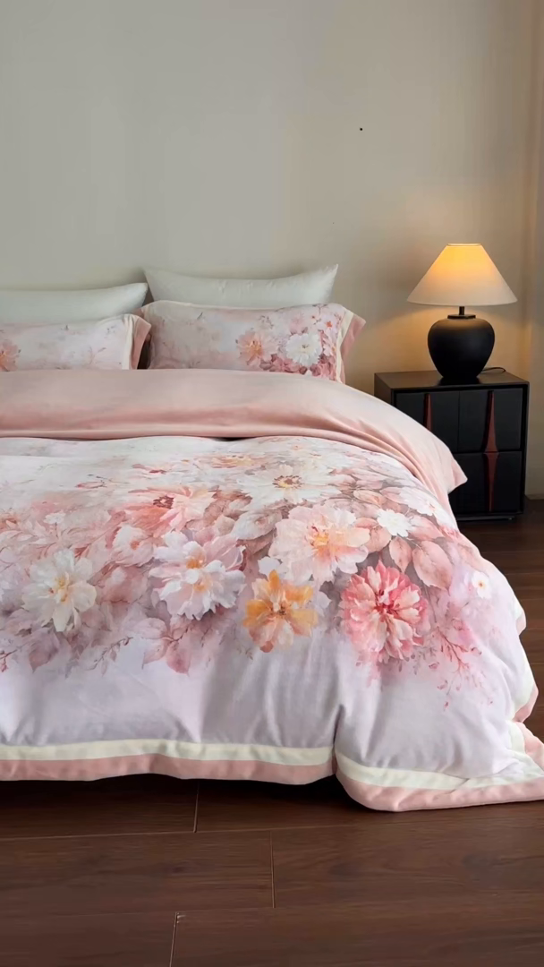 91家纺网 家纺一手货源 找家纺 佳汐蓝家纺 2025新款全消光牛奶绒数码印花四件套-沁园春系列 沁园春-红