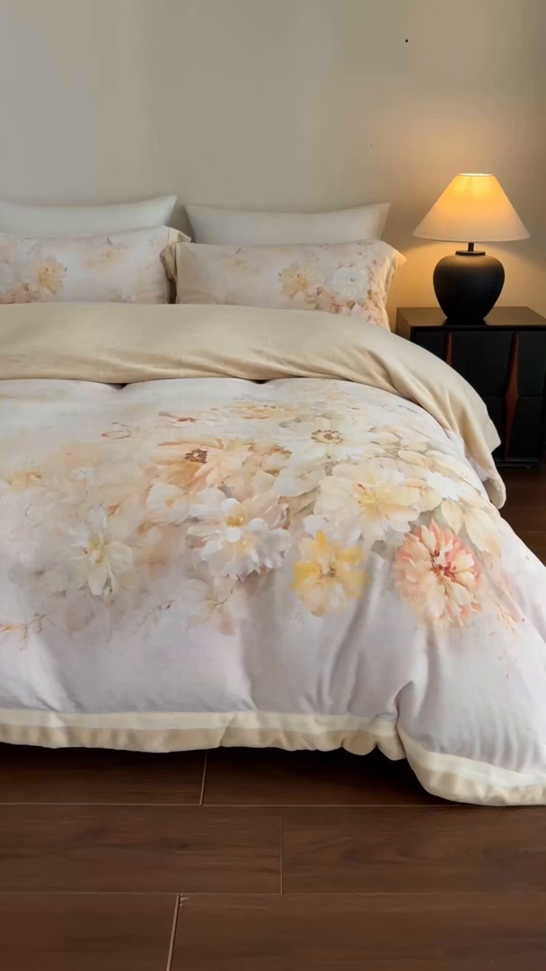 91家纺网 家纺一手货源 找家纺 佳汐蓝家纺 2025新款全消光牛奶绒数码印花四件套-沁园春系列 沁园春-黄