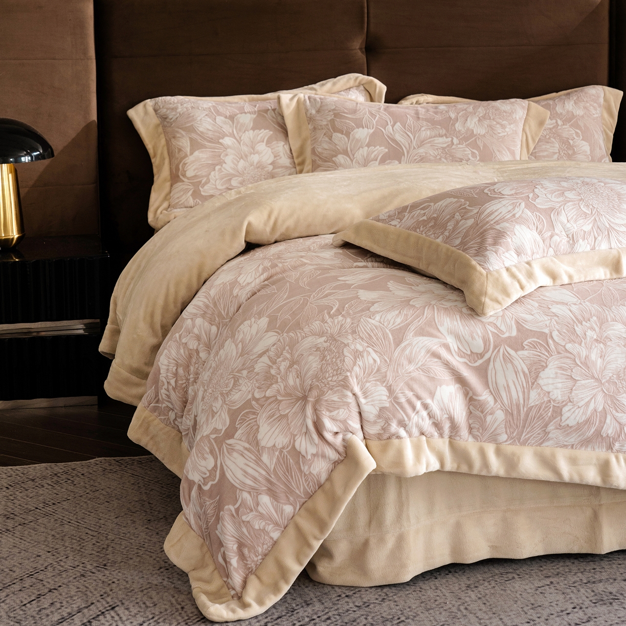 91家纺网 家纺一手货源 找家纺 （总）佳汐蓝家纺 2025新款雕花绒四件套毯子-芳华系列