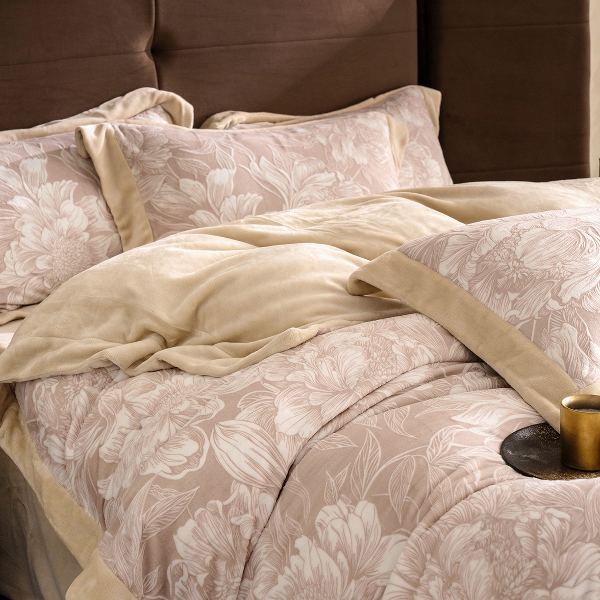 91家纺网 家纺一手货源 找家纺 （总）佳汐蓝家纺 2025新款雕花绒四件套毯子-芳华系列