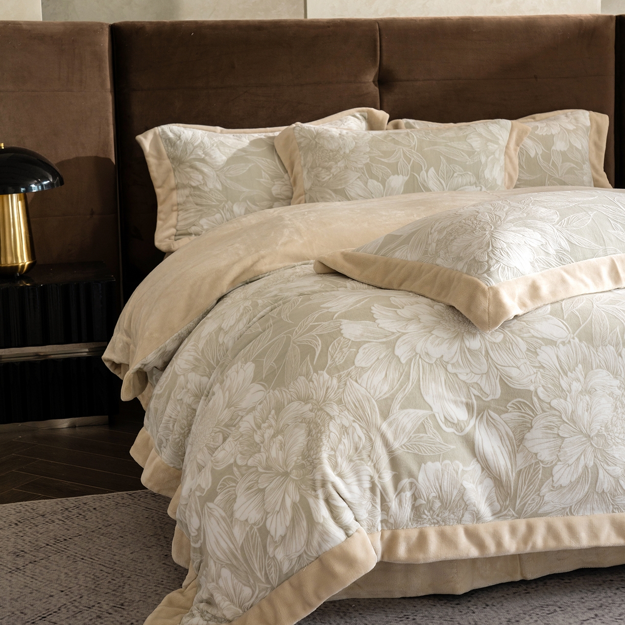 91家纺网 家纺一手货源 找家纺 佳汐蓝家纺 2025新款雕花绒四件套毯子-芳华系列 芳华-灰绿