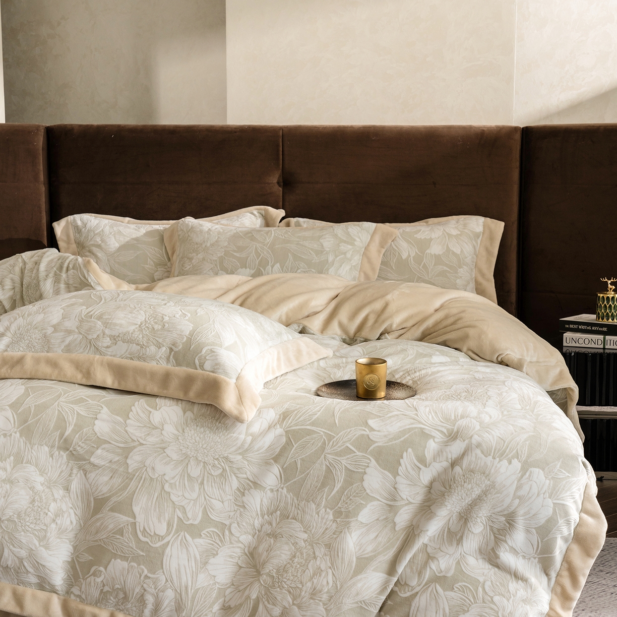 91家纺网 家纺一手货源 找家纺 佳汐蓝家纺 2025新款雕花绒四件套毯子-芳华系列 芳华-灰绿