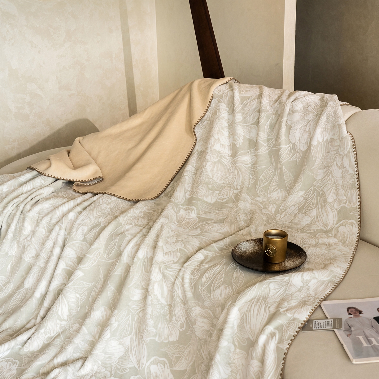 91家纺网 家纺一手货源 找家纺 佳汐蓝家纺 2025新款雕花绒四件套毯子-芳华系列 芳华-灰绿