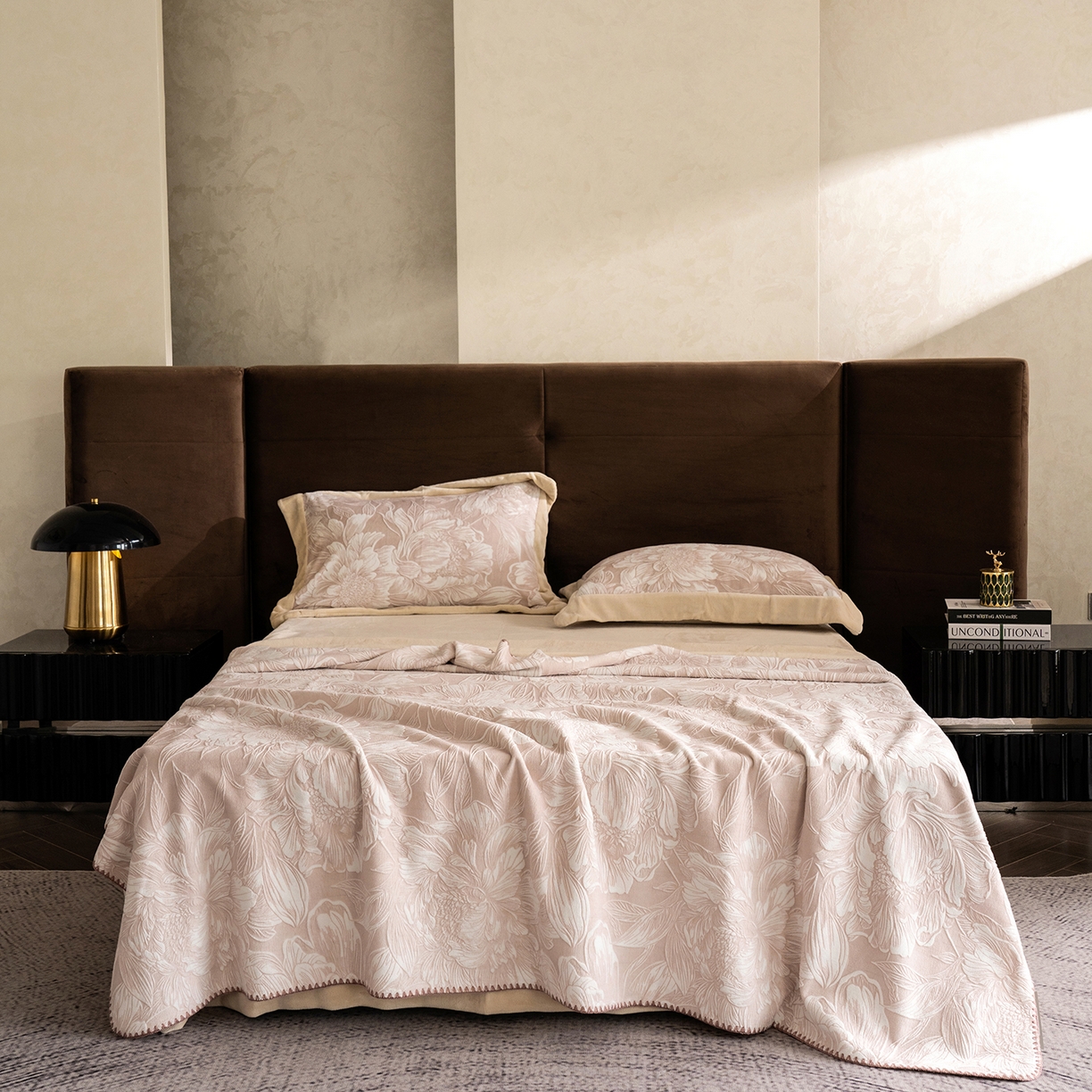 91家纺网 家纺一手货源 找家纺 佳汐蓝家纺 2025新款雕花绒四件套毯子-芳华系列 芳华-豆沙