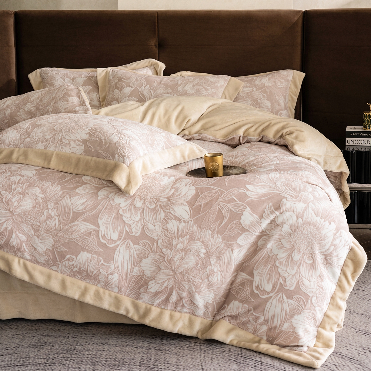 91家纺网 家纺一手货源 找家纺 佳汐蓝家纺 2025新款雕花绒四件套毯子-芳华系列 芳华-豆沙