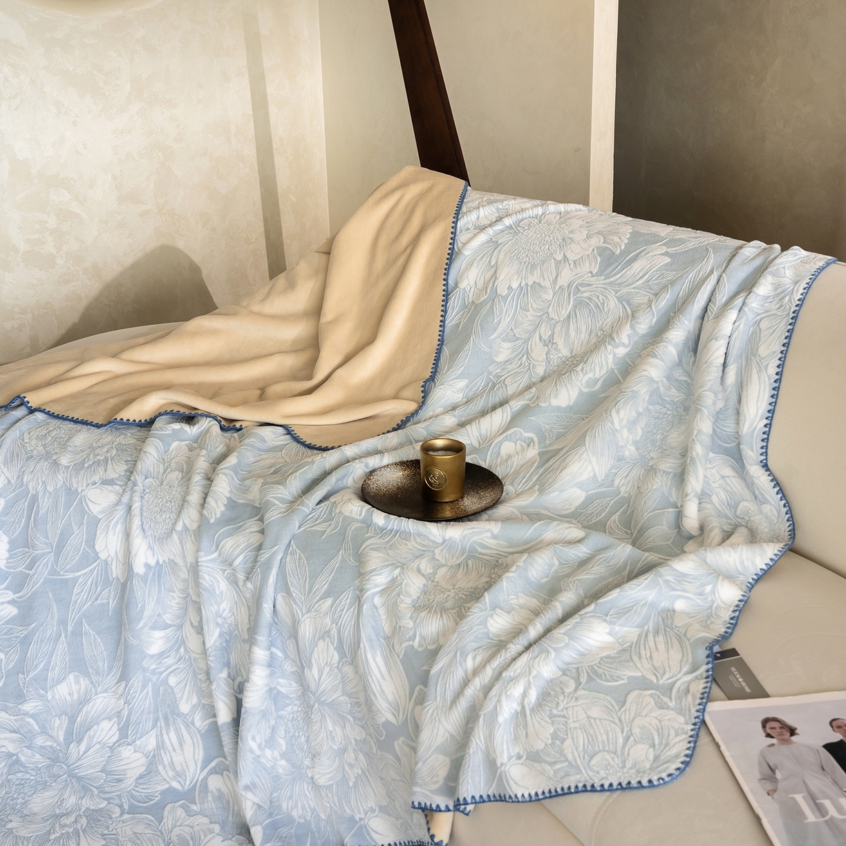 91家纺网 家纺一手货源 找家纺 佳汐蓝家纺 2025新款雕花绒四件套毯子-芳华系列 芳华-蓝