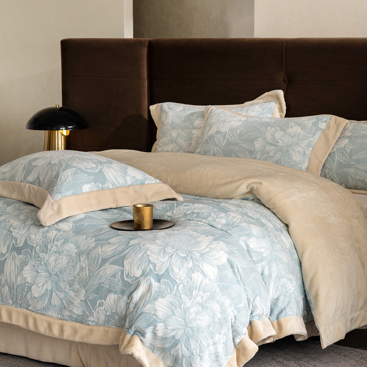 91家纺网 家纺一手货源 找家纺 佳汐蓝家纺 2025新款雕花绒四件套毯子-芳华系列 芳华-蓝