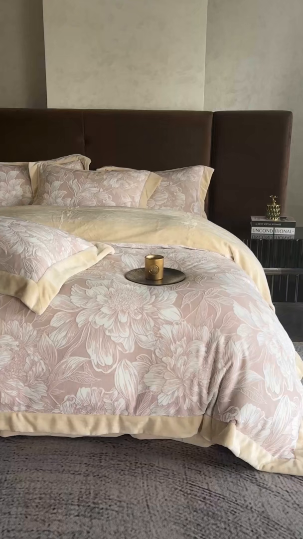 91家纺网 家纺一手货源 找家纺 （总）佳汐蓝家纺 2025新款雕花绒四件套毯子-芳华系列