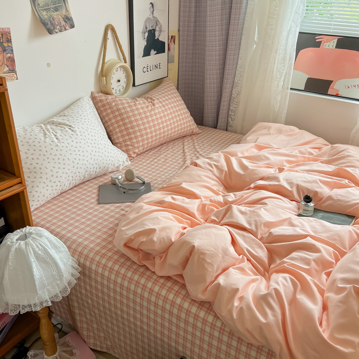 91家纺网 家纺一手货源 找家纺 对白 2025新款混搭全棉纯棉色织水洗棉四件套-西西里 西西里-黛粉（枕套格子+小花）