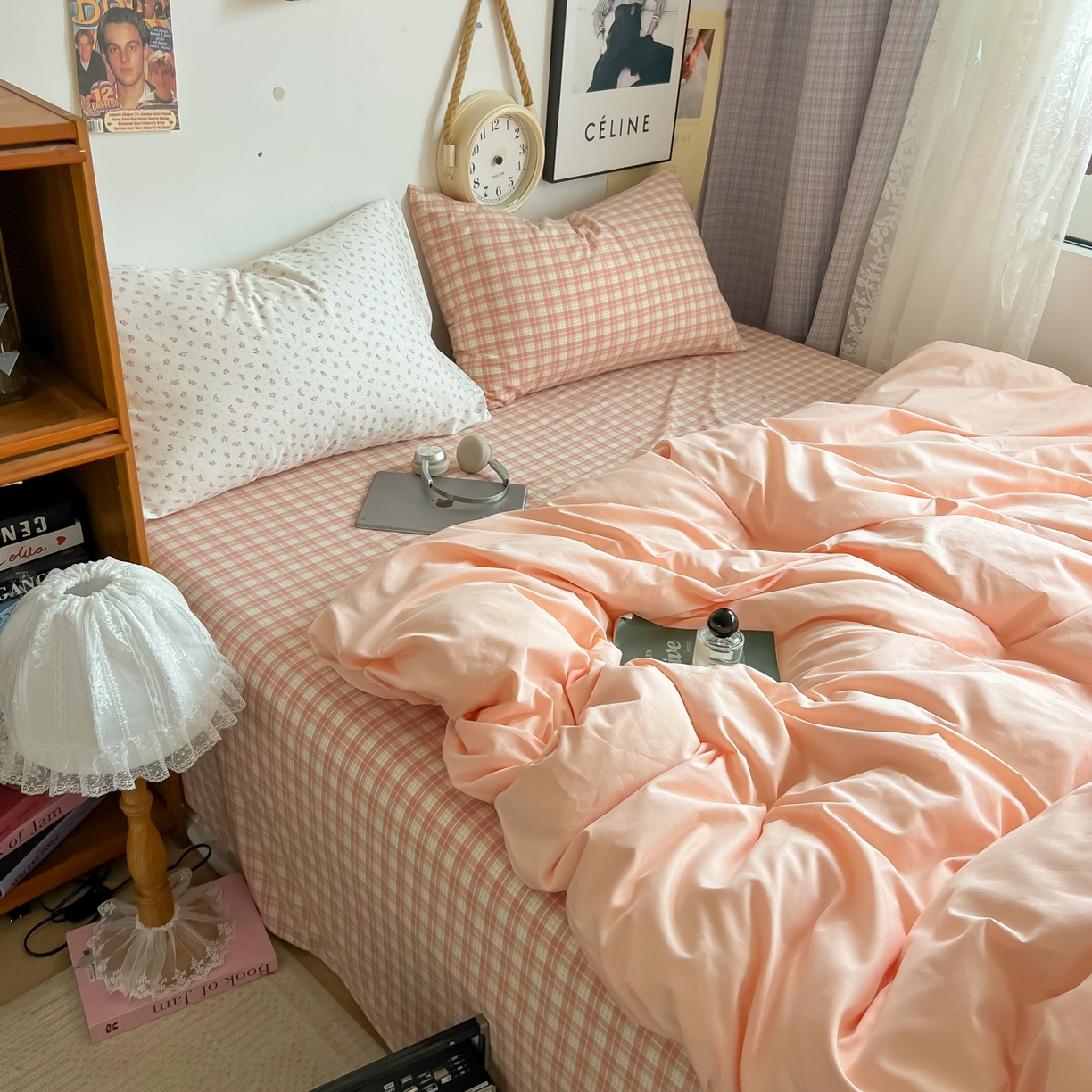 91家纺网 家纺一手货源 找家纺 对白 2025新款混搭全棉纯棉色织水洗棉四件套-西西里 西西里-黛粉（枕套格子+小花）