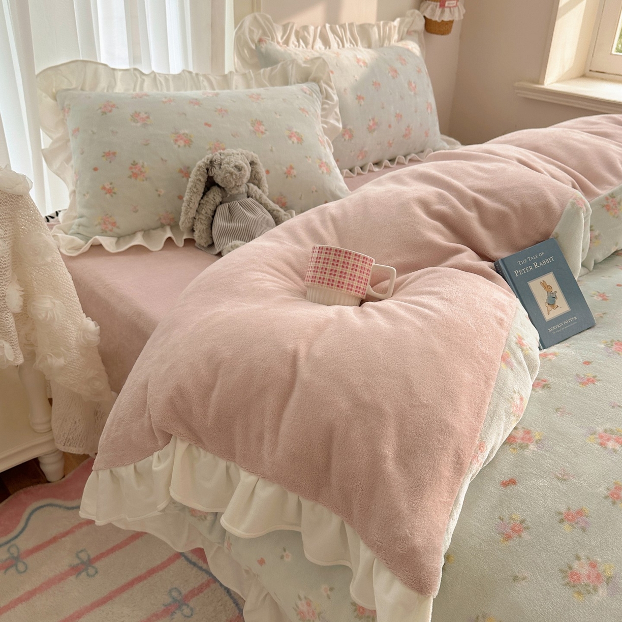 91家纺网 家纺一手货源 找家纺 萝莉家纺 2025秋冬新品韩版花边款加厚牛奶绒四件套 花绿