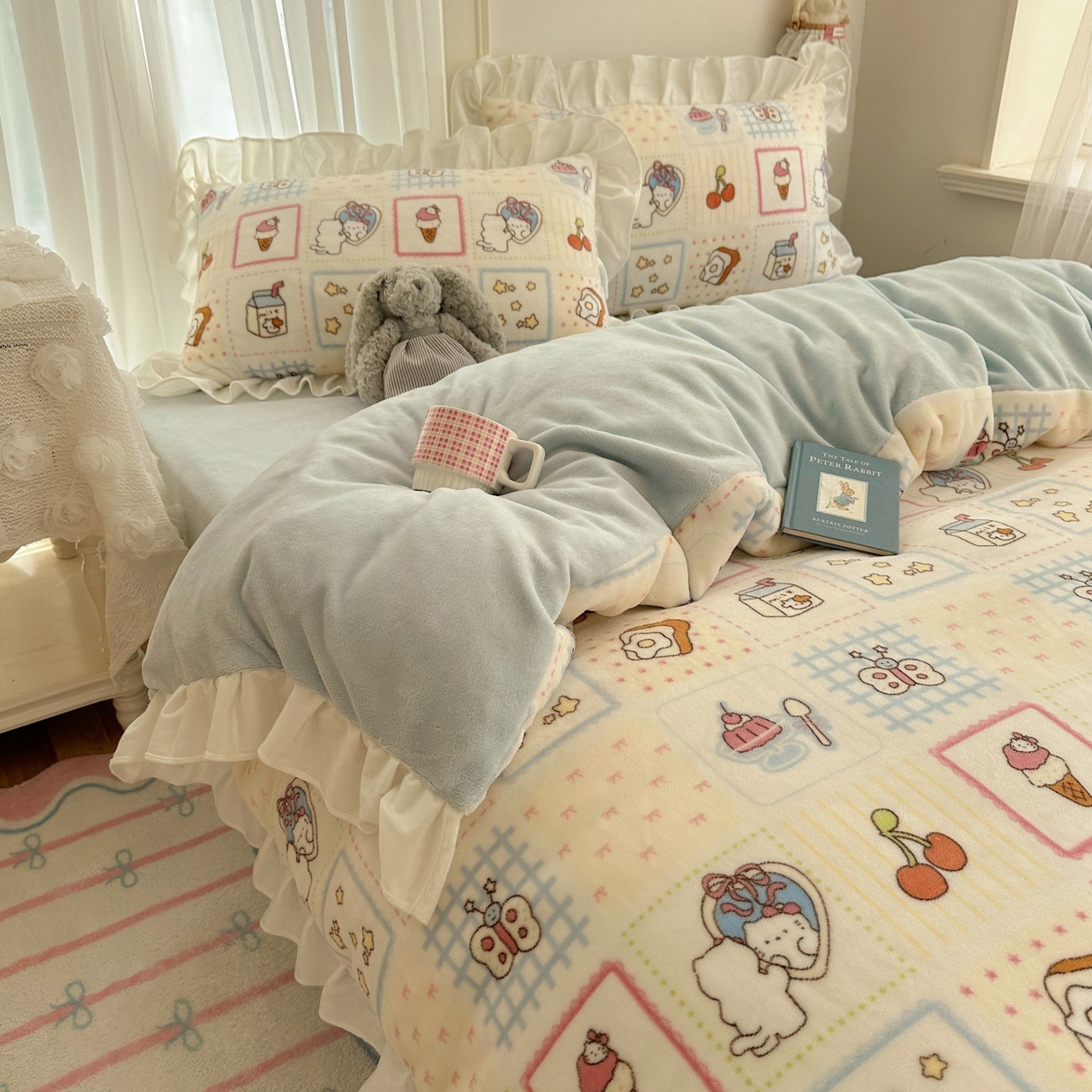 91家纺网 家纺一手货源 找家纺 萝莉家纺 2025秋冬新品韩版花边款加厚牛奶绒四件套 甜品店