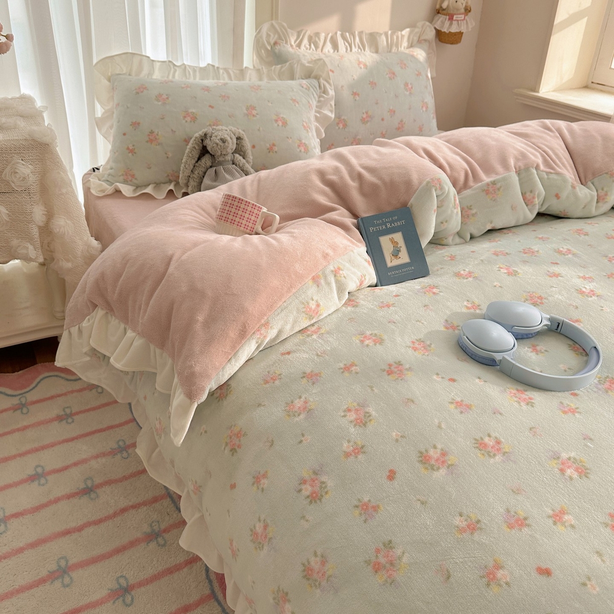 91家纺网 家纺一手货源 找家纺 萝莉家纺 2025秋冬新品韩版花边款加厚牛奶绒四件套 花绿