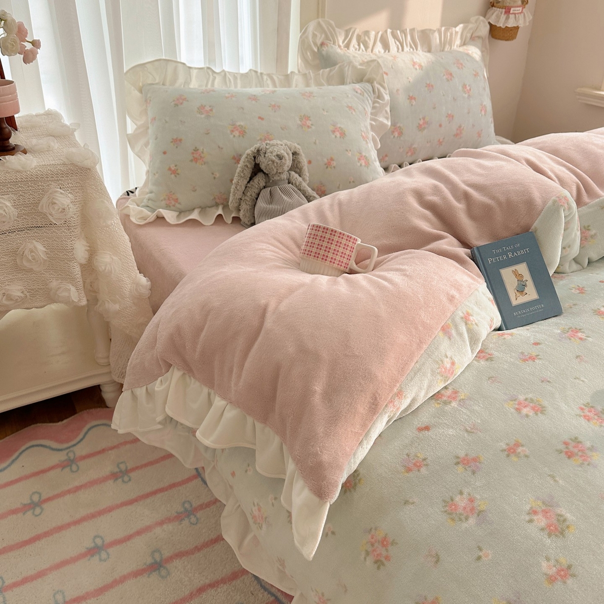 91家纺网 家纺一手货源 找家纺 萝莉家纺 2025秋冬新品韩版花边款加厚牛奶绒四件套 花绿