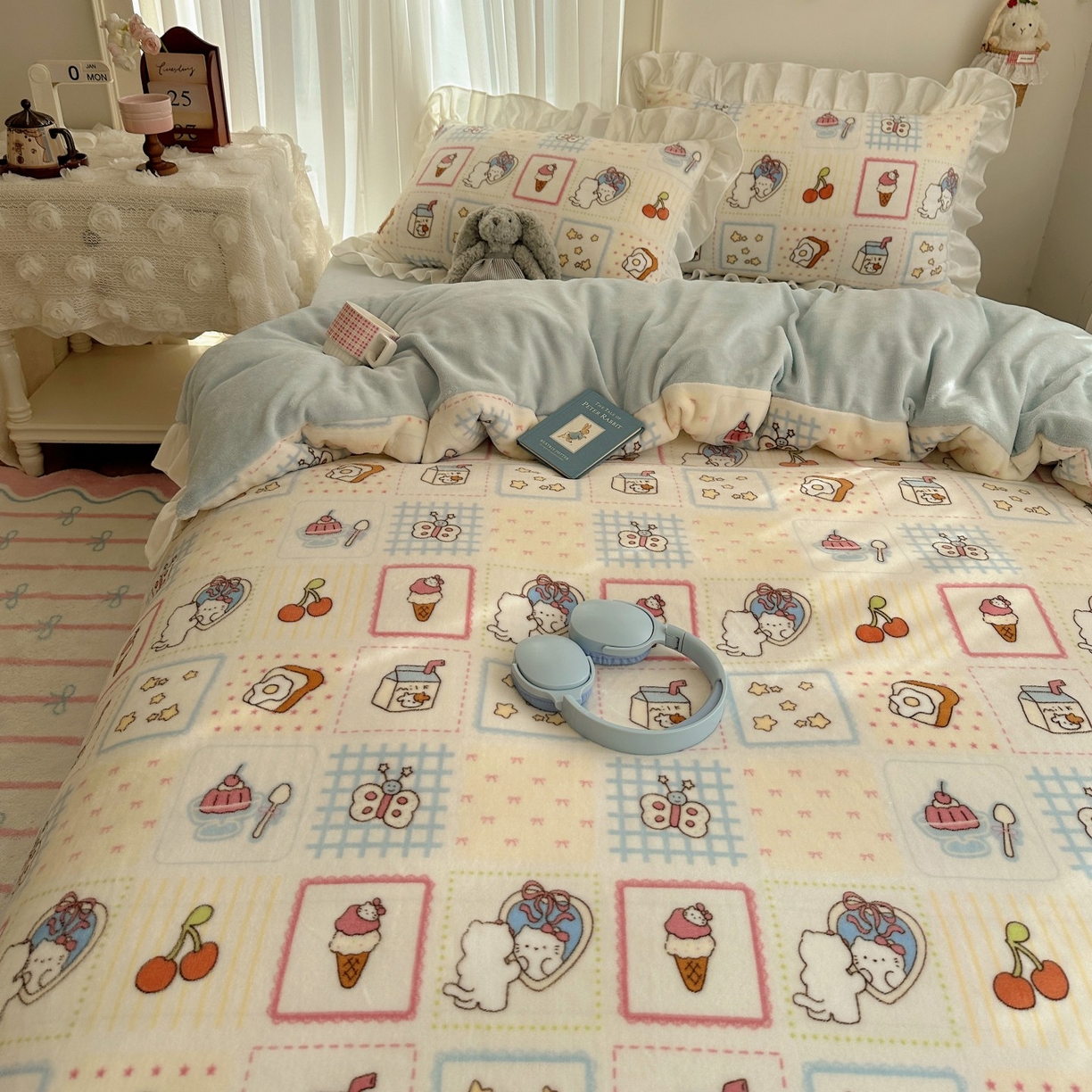 91家纺网 家纺一手货源 找家纺 萝莉家纺 2025秋冬新品韩版花边款加厚牛奶绒四件套 甜品店