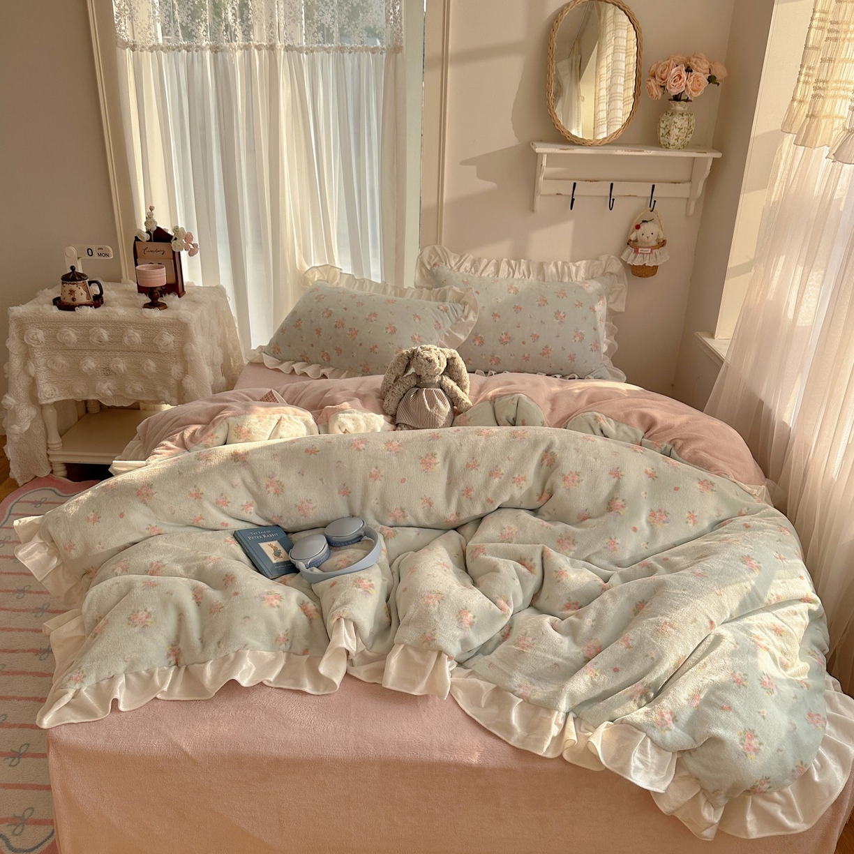 91家纺网 家纺一手货源 找家纺 萝莉家纺 2025秋冬新品韩版花边款加厚牛奶绒四件套 花绿