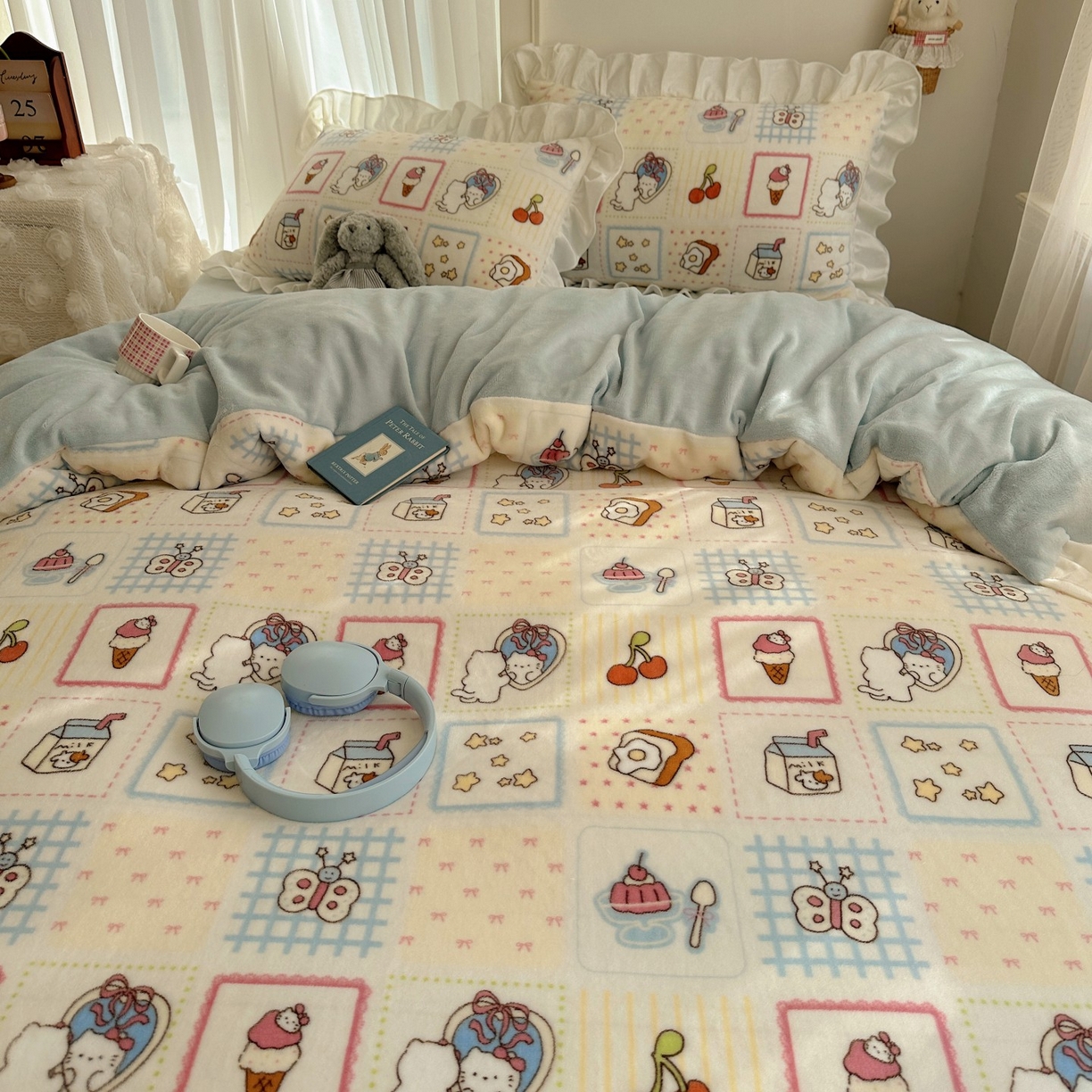 91家纺网 家纺一手货源 找家纺 萝莉家纺 2025秋冬新品韩版花边款加厚牛奶绒四件套 甜品店