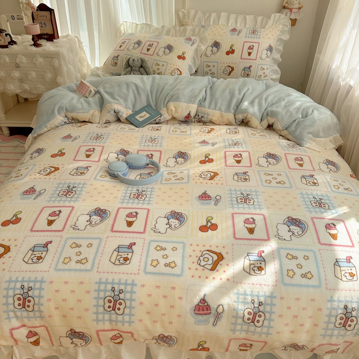 91家纺网 家纺一手货源 找家纺 萝莉家纺 2025秋冬新品韩版花边款加厚牛奶绒四件套 甜品店