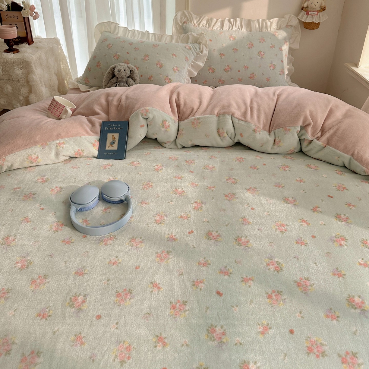 91家纺网 家纺一手货源 找家纺 萝莉家纺 2025秋冬新品韩版花边款加厚牛奶绒四件套 花绿