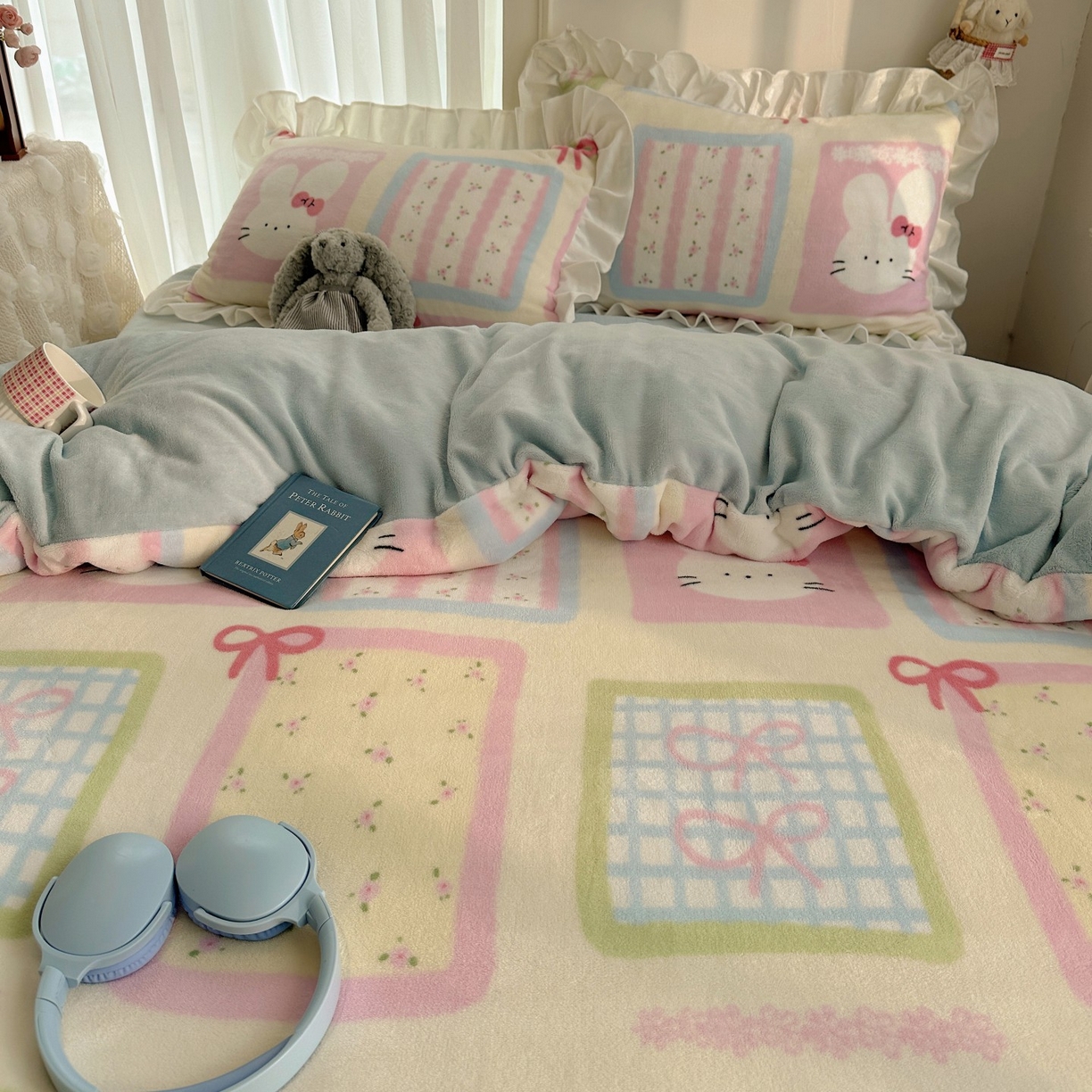 91家纺网 家纺一手货源 找家纺 萝莉家纺 2025秋冬新品韩版花边款加厚牛奶绒四件套 可爱猫