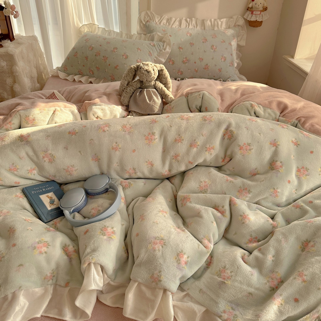 91家纺网 家纺一手货源 找家纺 萝莉家纺 2025秋冬新品韩版花边款加厚牛奶绒四件套 花绿