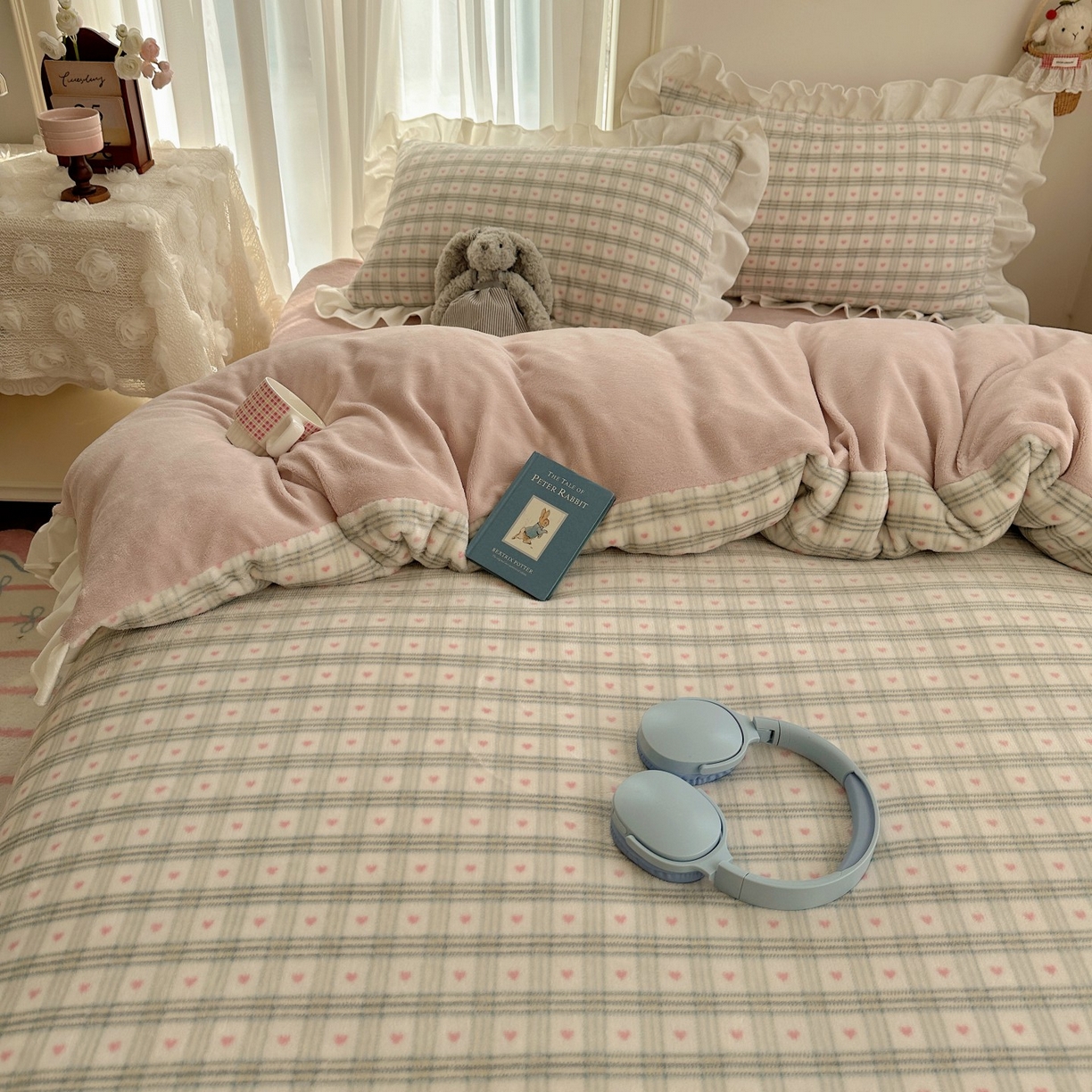 91家纺网 家纺一手货源 找家纺 萝莉家纺 2025秋冬新品韩版花边款加厚牛奶绒四件套 心心