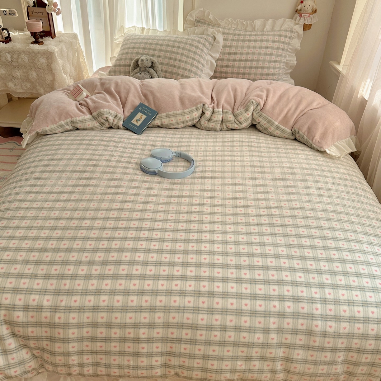 91家纺网 家纺一手货源 找家纺 萝莉家纺 2025秋冬新品韩版花边款加厚牛奶绒四件套 心心