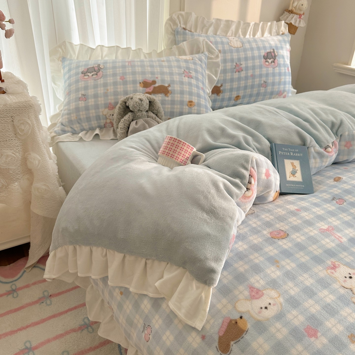 91家纺网 家纺一手货源 找家纺 萝莉家纺 2025秋冬新品韩版花边款加厚牛奶绒四件套 猫狗