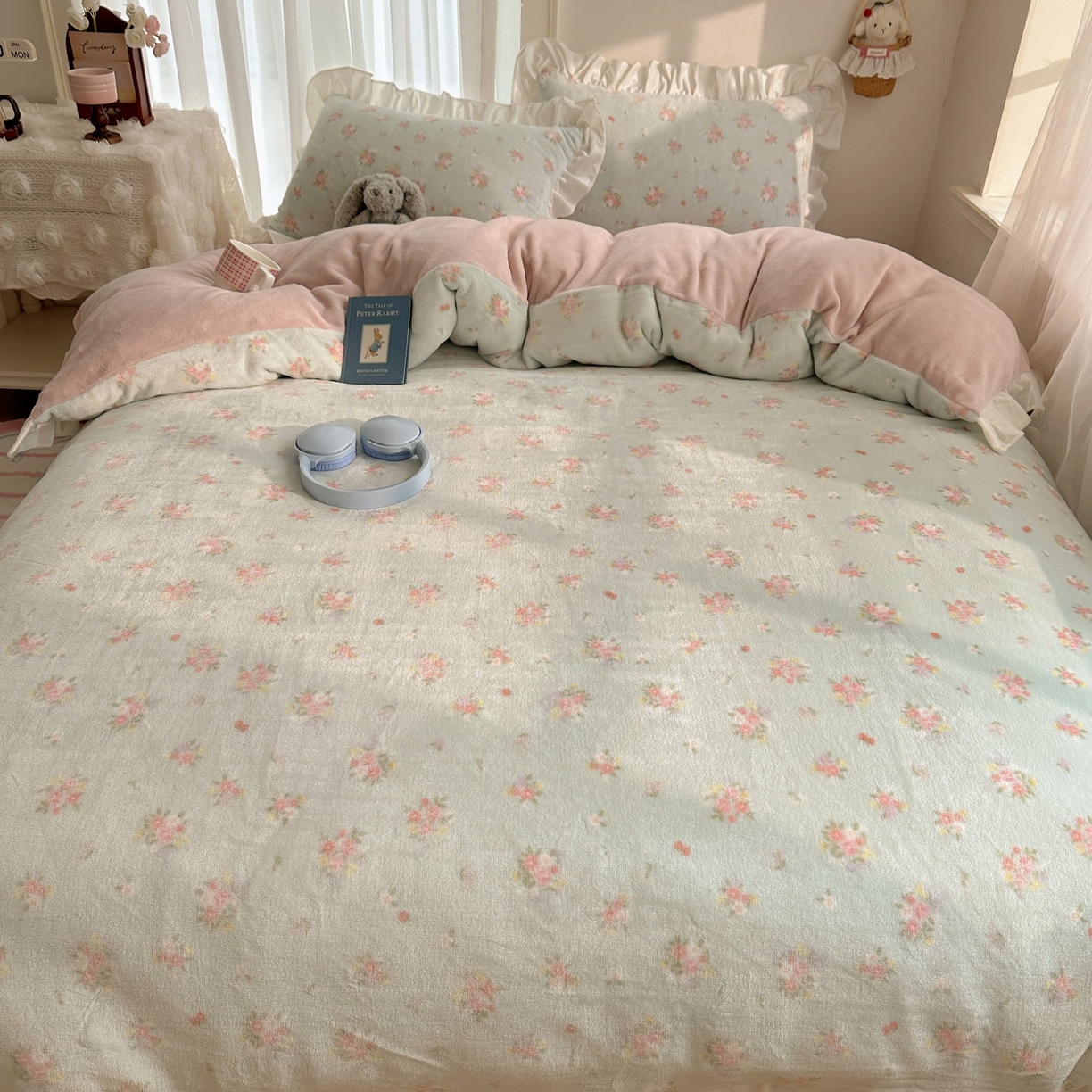 91家纺网 家纺一手货源 找家纺 萝莉家纺 2025秋冬新品韩版花边款加厚牛奶绒四件套 花绿