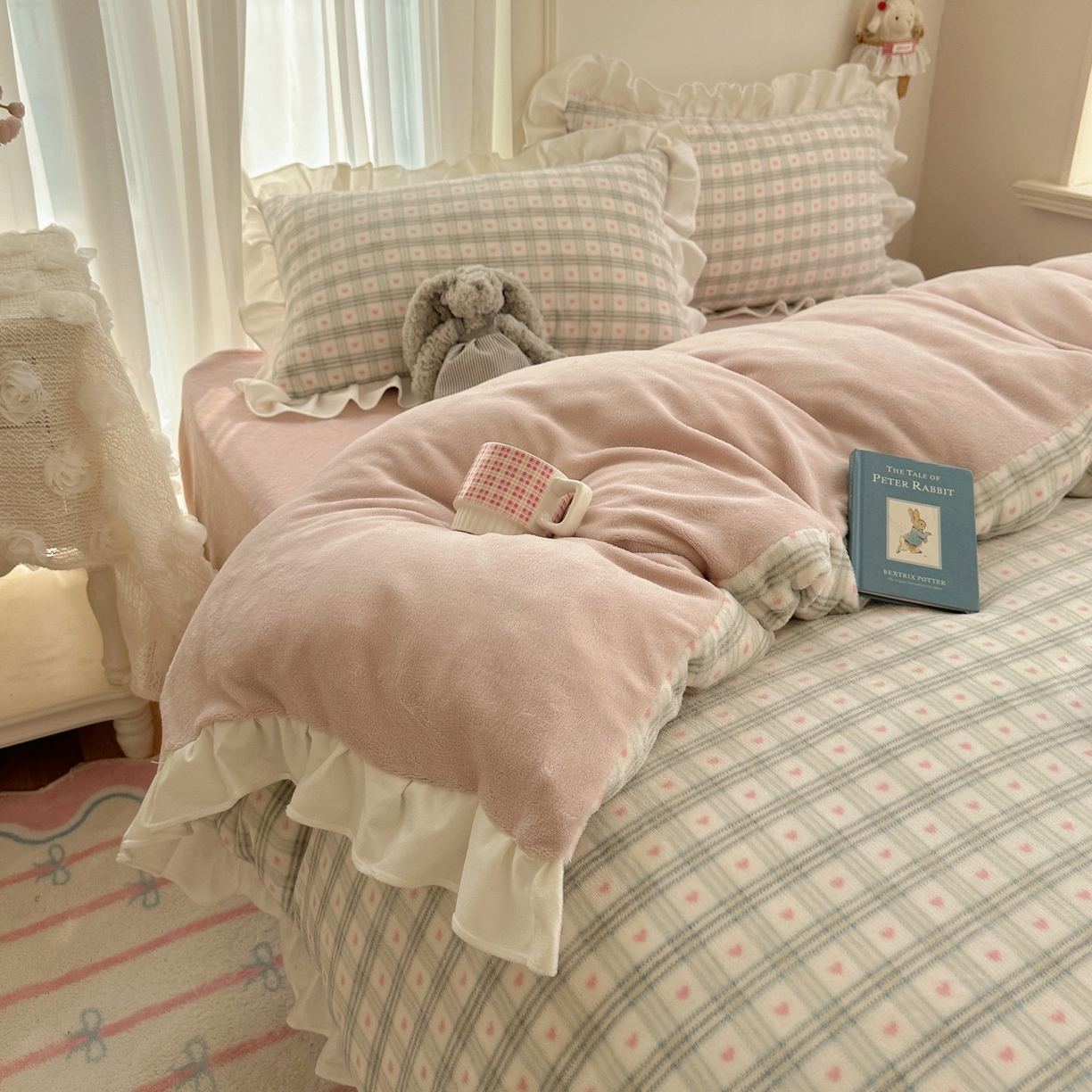 91家纺网 家纺一手货源 找家纺 萝莉家纺 2025秋冬新品韩版花边款加厚牛奶绒四件套 心心