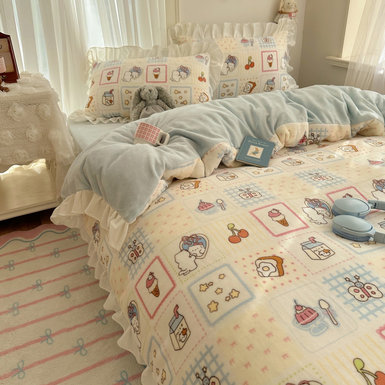 91家纺网 家纺一手货源 找家纺 萝莉家纺 2025秋冬新品韩版花边款加厚牛奶绒四件套 甜品店