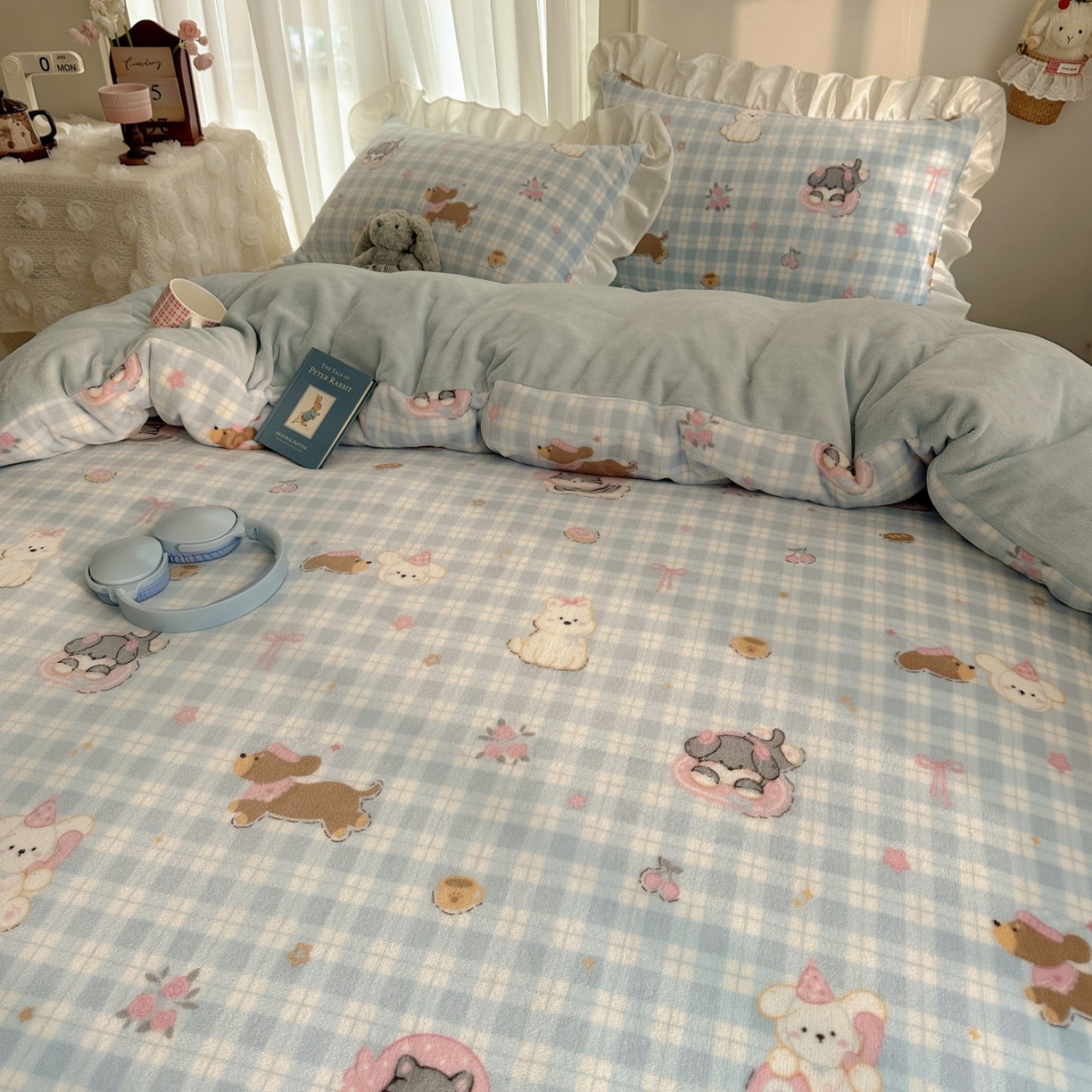 91家纺网 家纺一手货源 找家纺 萝莉家纺 2025秋冬新品韩版花边款加厚牛奶绒四件套 猫狗