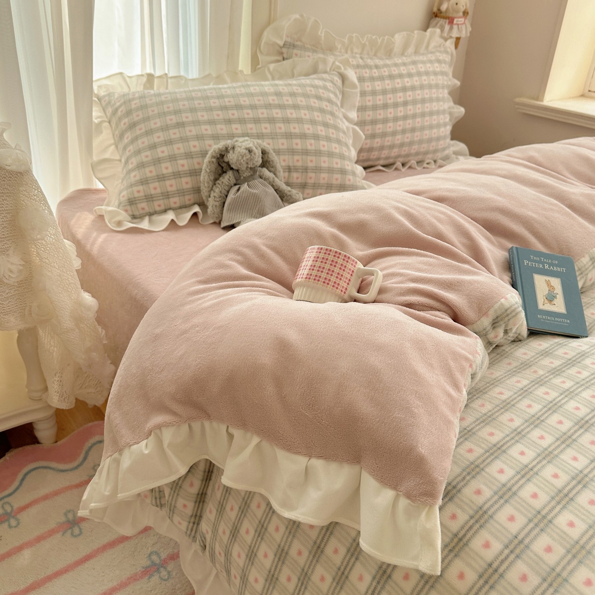 91家纺网 家纺一手货源 找家纺 萝莉家纺 2025秋冬新品韩版花边款加厚牛奶绒四件套 心心