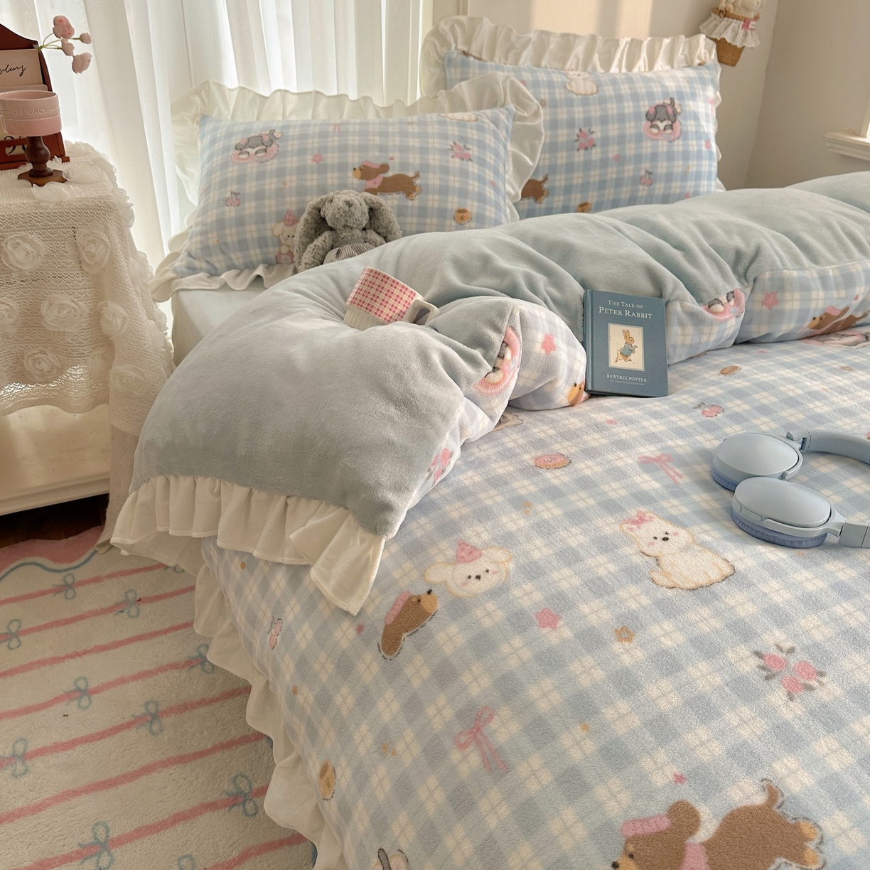 91家纺网 家纺一手货源 找家纺 萝莉家纺 2025秋冬新品韩版花边款加厚牛奶绒四件套 猫狗