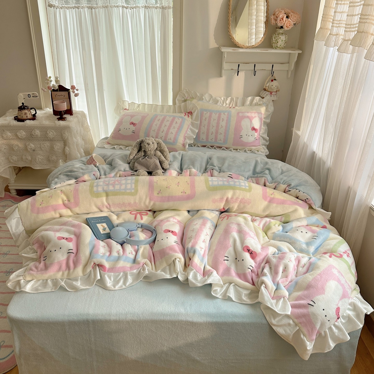 91家纺网 家纺一手货源 找家纺 萝莉家纺 2025秋冬新品韩版花边款加厚牛奶绒四件套 可爱猫