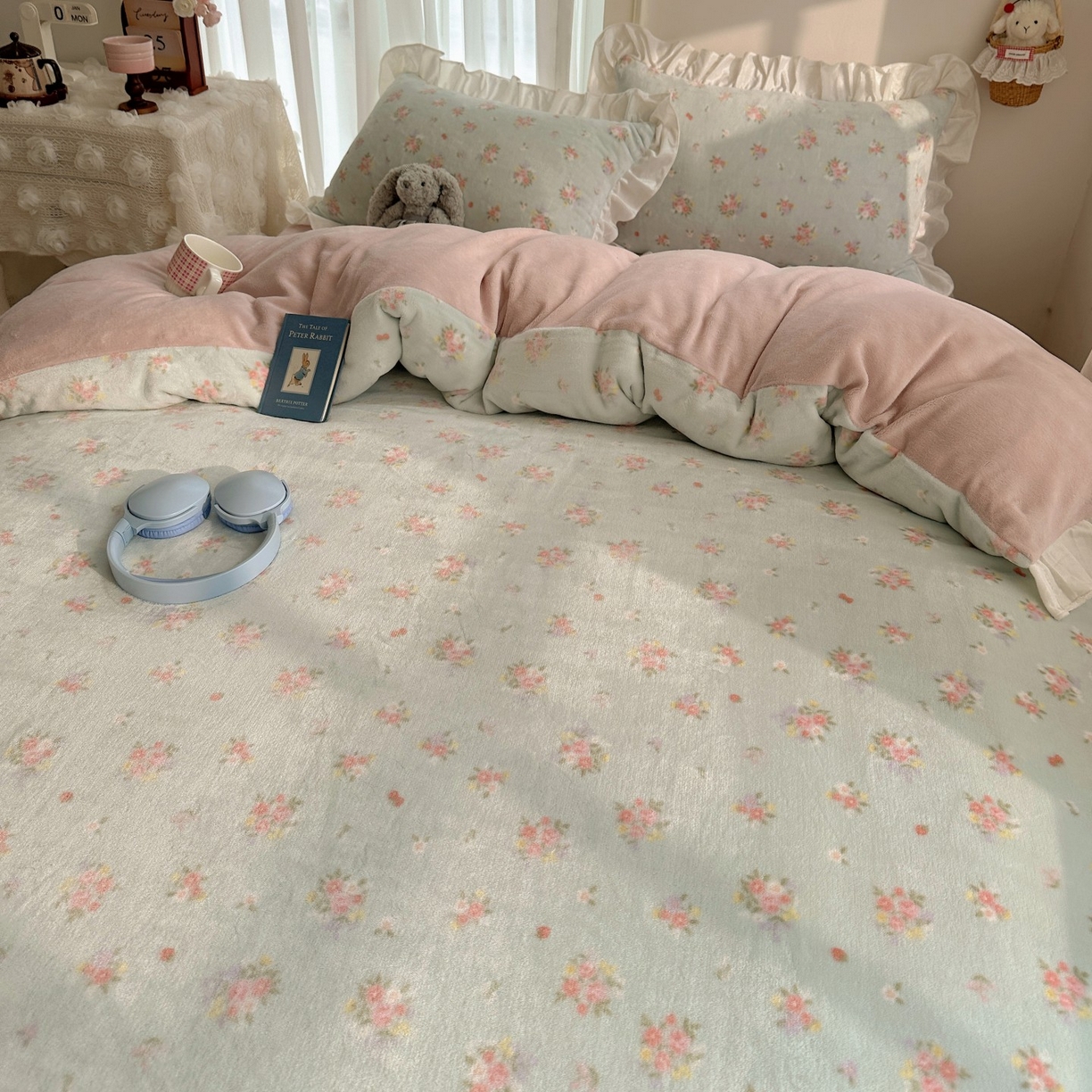 91家纺网 家纺一手货源 找家纺 萝莉家纺 2025秋冬新品韩版花边款加厚牛奶绒四件套 花绿