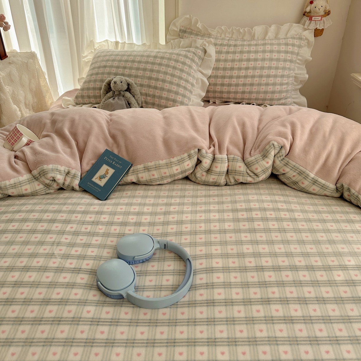 91家纺网 家纺一手货源 找家纺 萝莉家纺 2025秋冬新品韩版花边款加厚牛奶绒四件套 心心